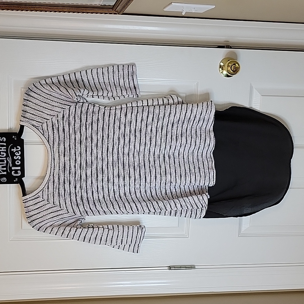 Si Style Black and White Blouse Sweater Large